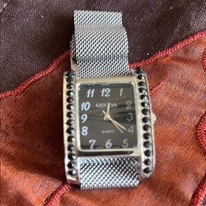 Geneva Black and Silver Mesh Watch new battery